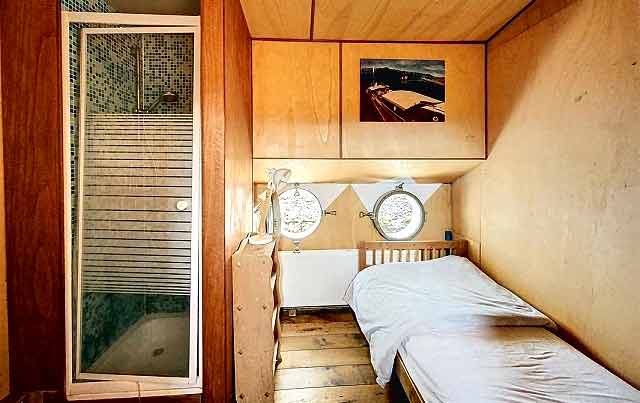 cabine du capitaine avec salle de bain