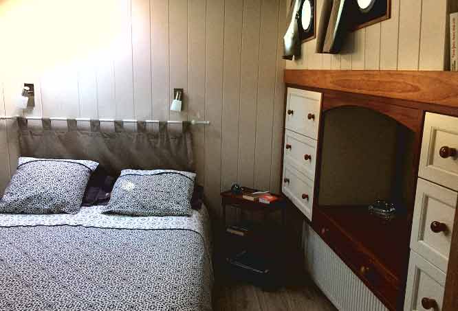 Chambre sur peniche