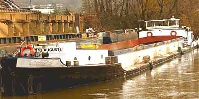 Péniche-rhodanienne-en-vente
