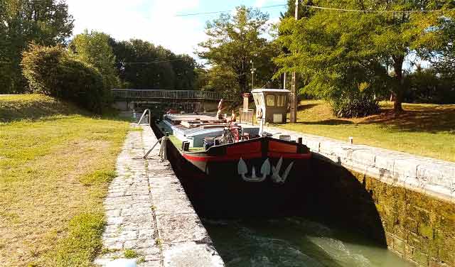 Péniche aménagée naviguante