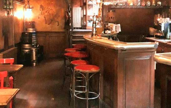 Bar : 80m2 avec vieux comptoir chêne