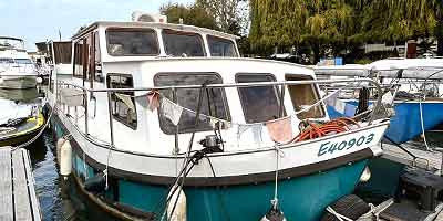 Bateau fluvial aménagé
