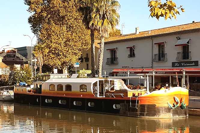 Terrasse sur une Péniche