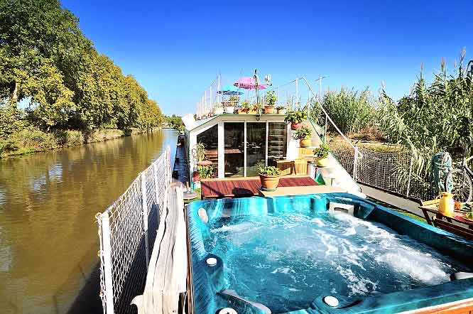 Piscine sur peniche à acheter