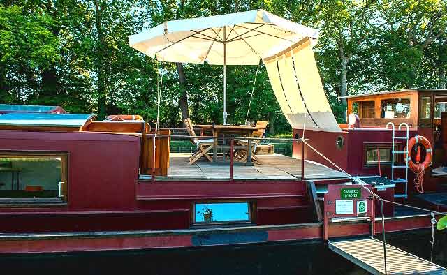 bateau amarré sur le canal du midi