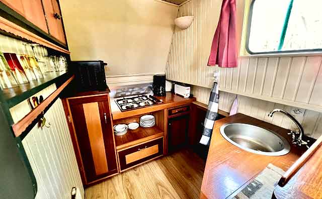 Salle à manger-cuisine équipée