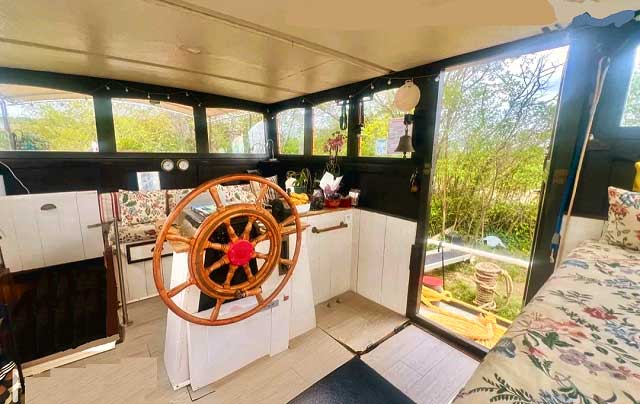 Terrasse arrière pilotage extérieur et table 4 personnes
