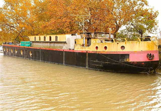 Peniche construite au chantier naval de Chalon sur Saône