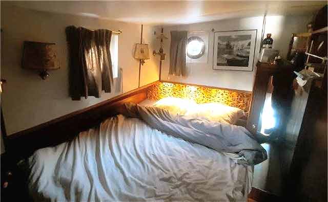 Cabine propriétaire avec penderie tiroirs sous lit