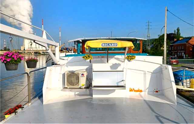 Terrasse bateau fluvial