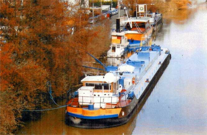 Peniche a quai Oise