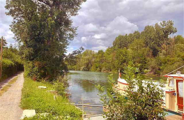 Berge pouvant amarrer peniche