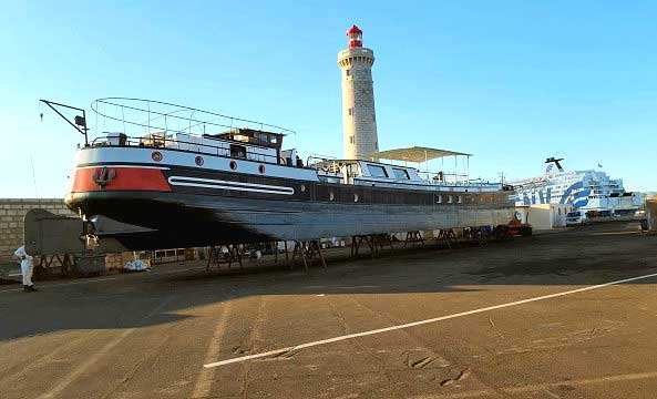 Peniche en chantier naval